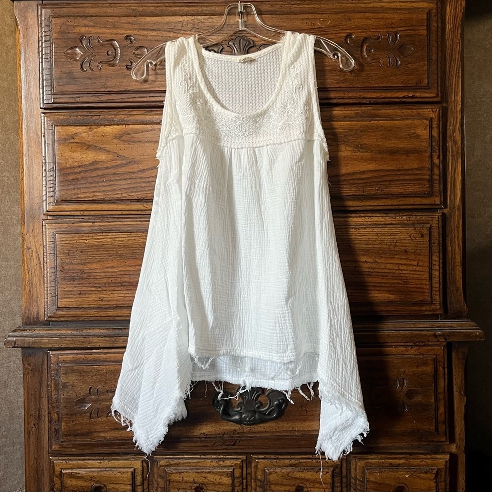 POL White Gauze Sleeveless Boho Tunic Top